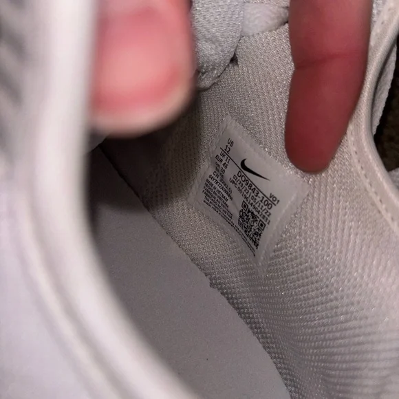 Nike Men's White and Black Athletic Shoes - Picture 6 of 6